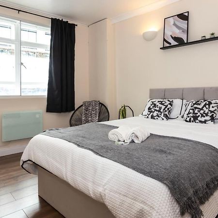 Cosy Apartment 30 Seconds To Aldgate East Station לונדון מראה חיצוני תמונה