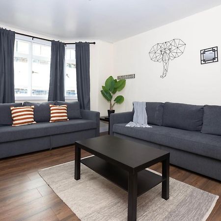 Cosy Apartment 30 Seconds To Aldgate East Station לונדון מראה חיצוני תמונה