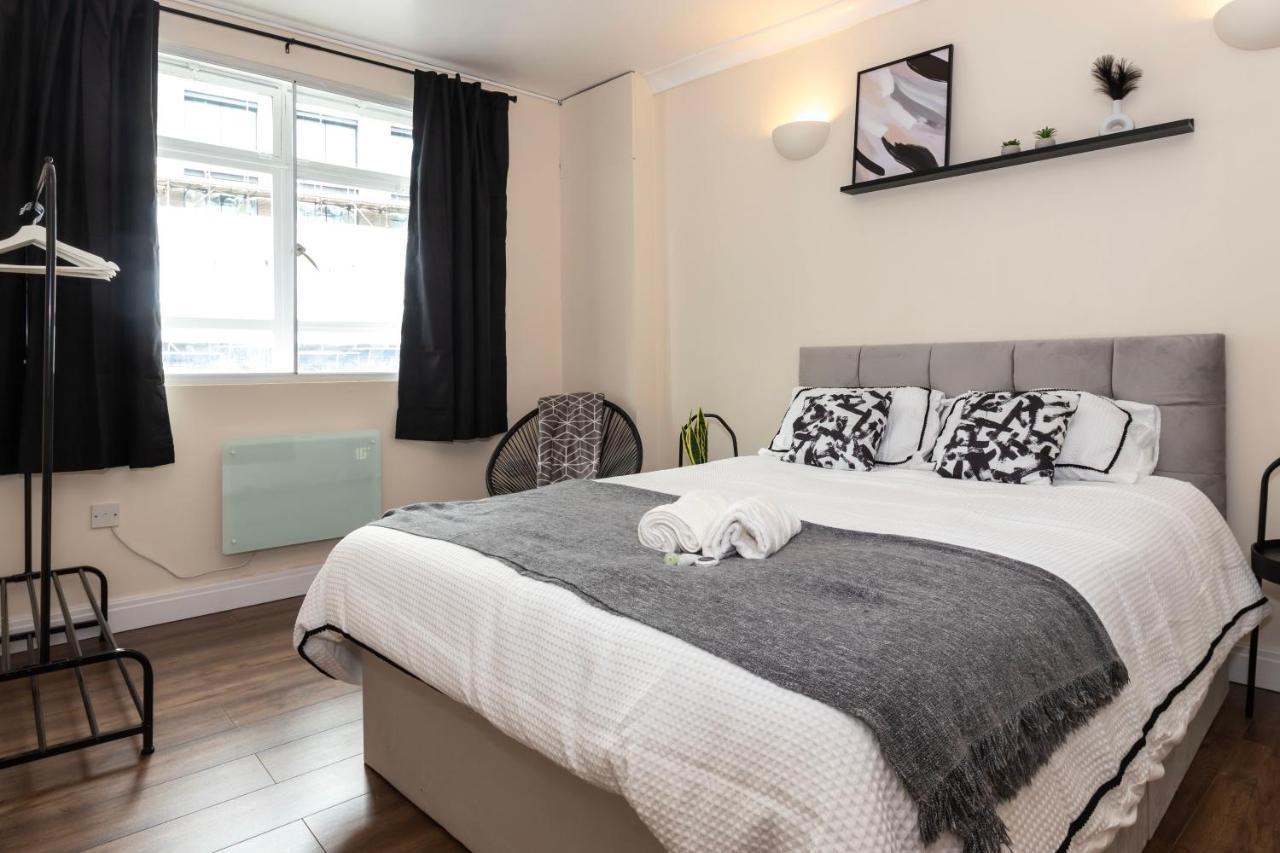 Cosy Apartment 30 Seconds To Aldgate East Station לונדון מראה חיצוני תמונה