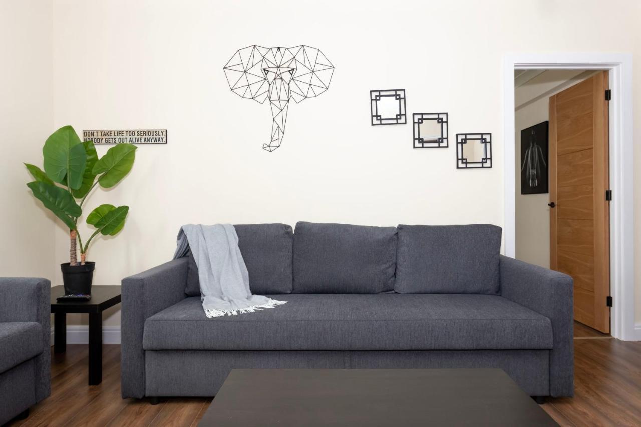 Cosy Apartment 30 Seconds To Aldgate East Station לונדון מראה חיצוני תמונה