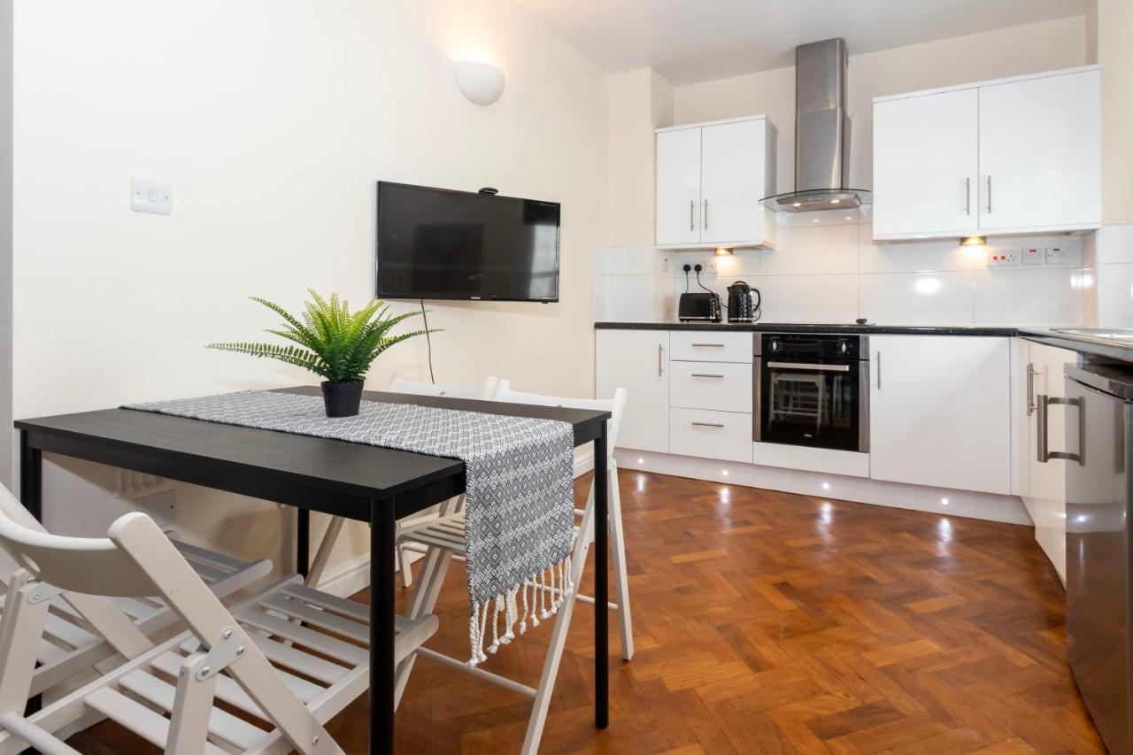 Cosy Apartment 30 Seconds To Aldgate East Station לונדון מראה חיצוני תמונה