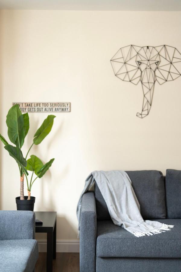 Cosy Apartment 30 Seconds To Aldgate East Station לונדון מראה חיצוני תמונה